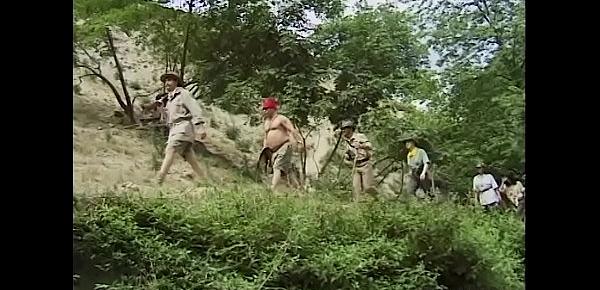  Franco Trentalance si incula due belle fighe nel bosco